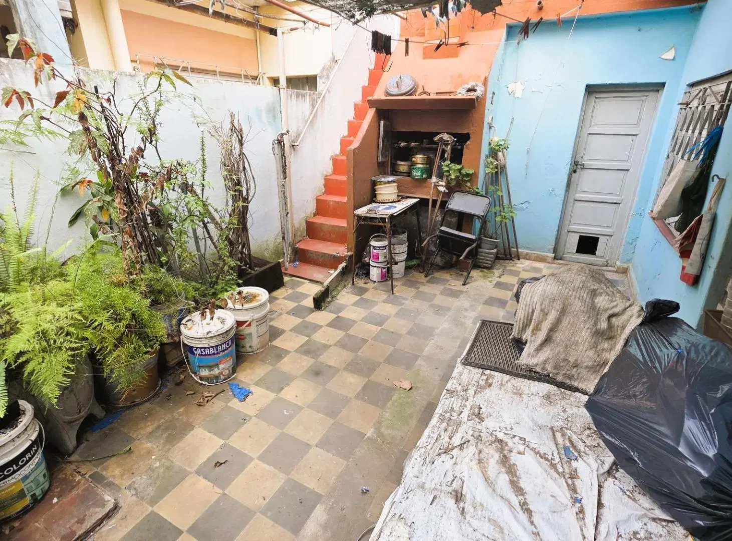 Venta 2 Amb con cochera y patio en Quilmes 5