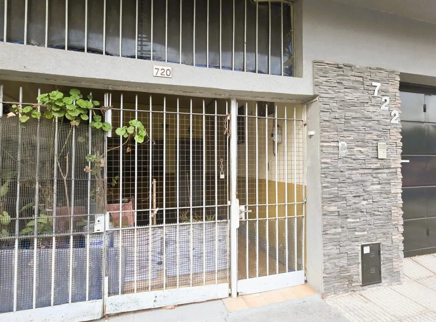 Venta 2 Amb con cochera y patio en Quilmes 1