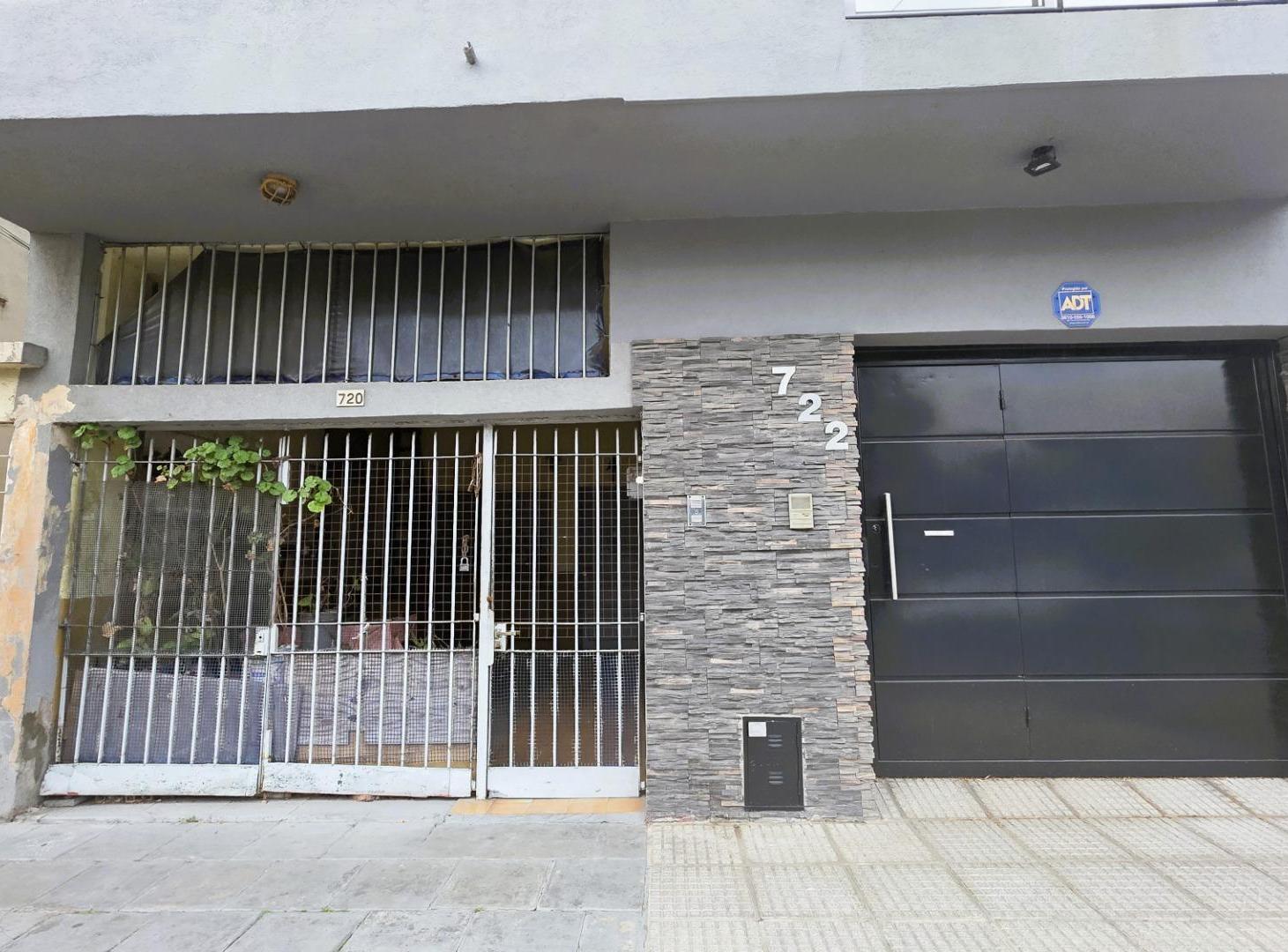 Venta 2 Amb con cochera y patio en Quilmes
