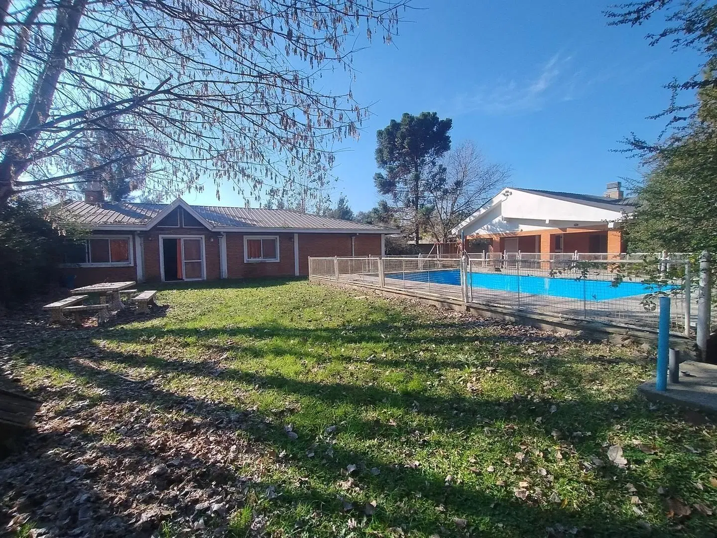 VENTA CASA QUINTA 1548 m2 CON PILETA Y QUINCHO | F. VARELA 4