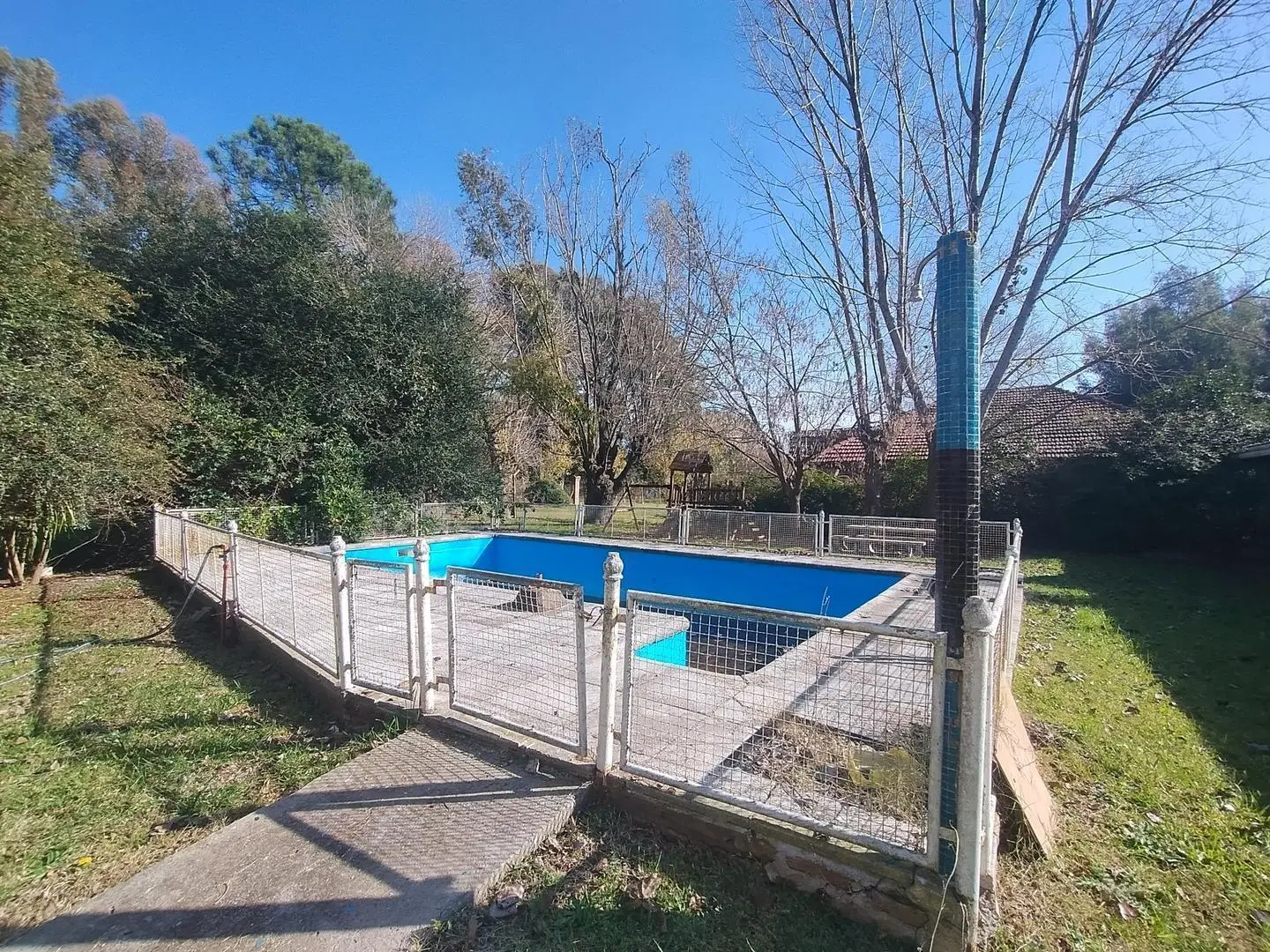 VENTA CASA QUINTA 1548 m2 CON PILETA Y QUINCHO | F. VARELA 3