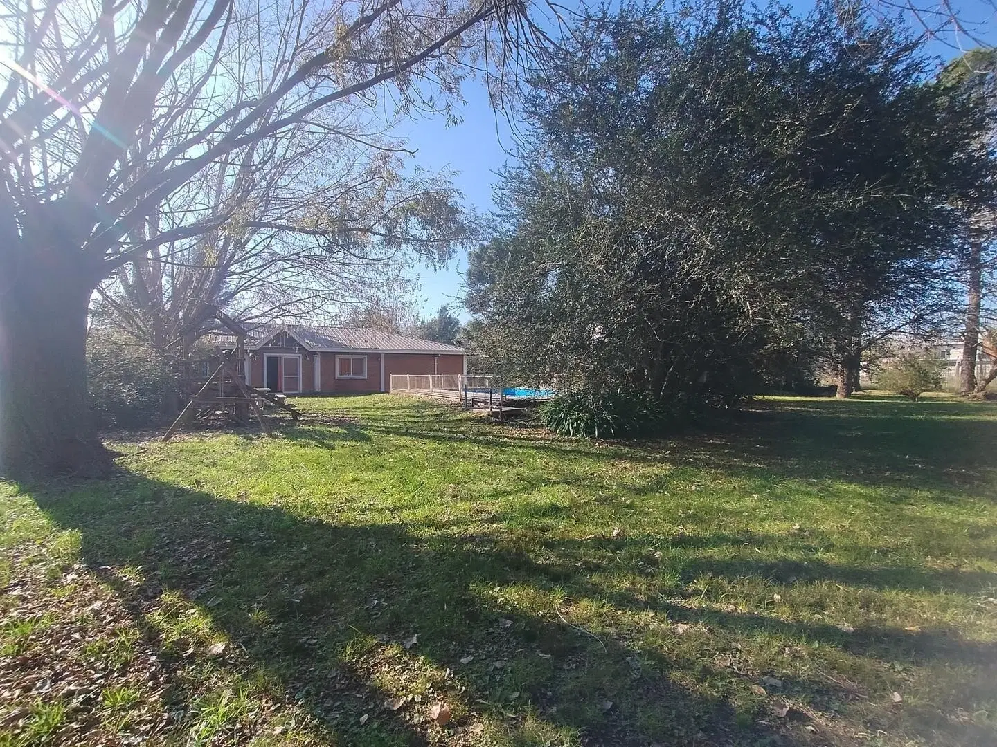 VENTA CASA QUINTA 1548 m2 CON PILETA Y QUINCHO | F. VARELA 5