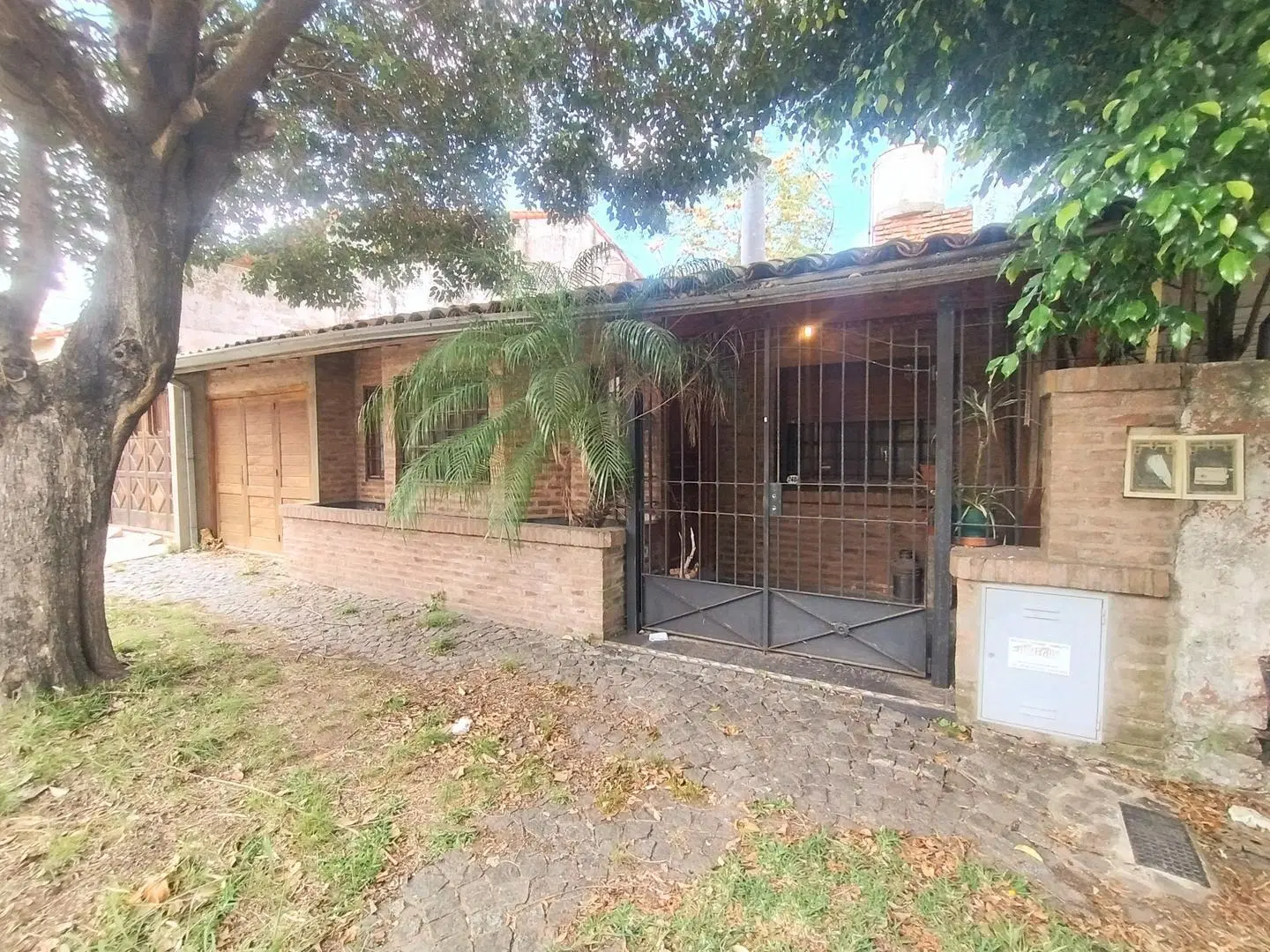 ALQUILER CASA 4 AMB. CON GARAJE, JARDIN Y PILETA - QUILMES O 4
