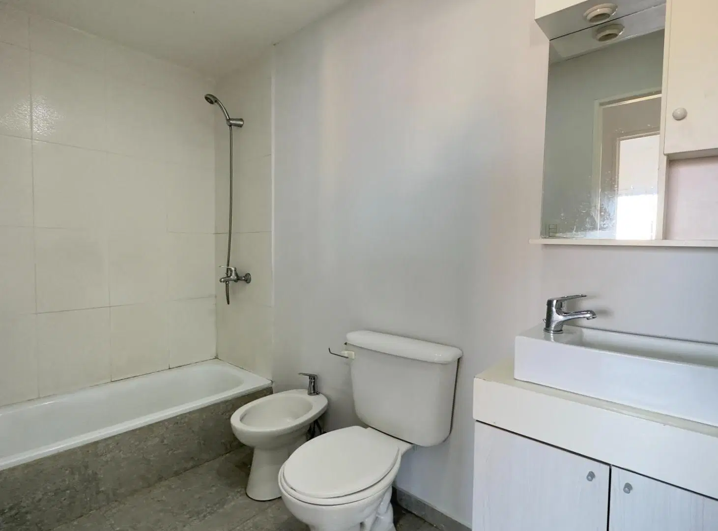 VENTA DEPARTAMENTO 3 AMBIENTES CON COCHERA QUILMES 4