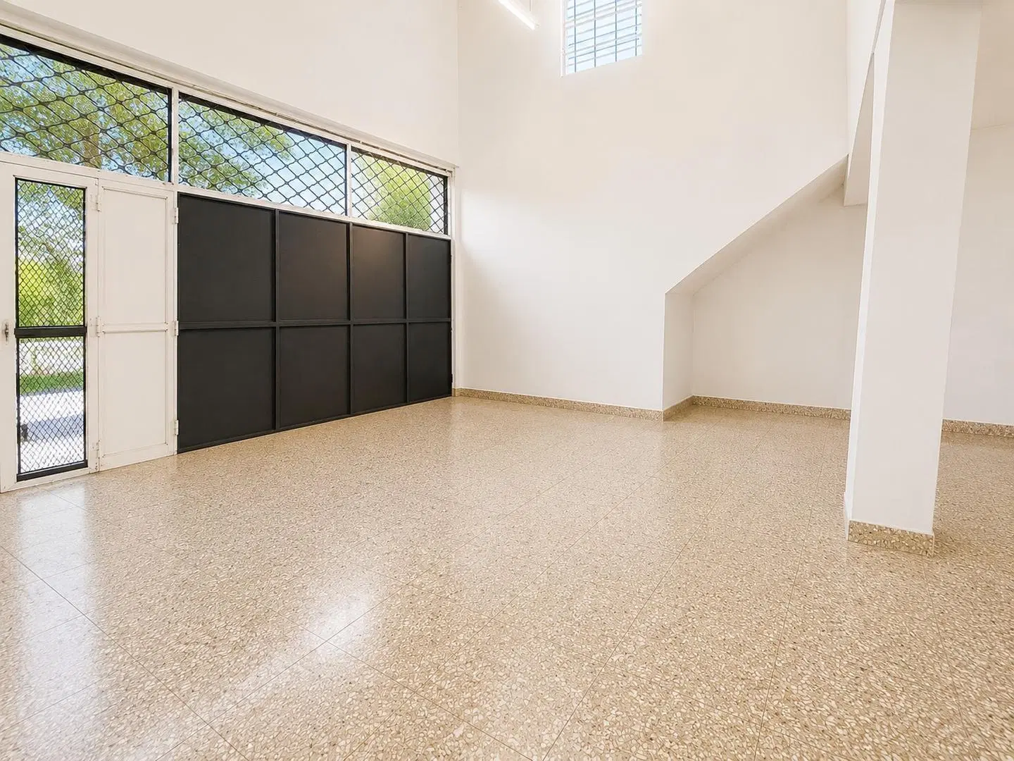 LOCAL CON DEPARTAMENTO 3 AMBIENTES EN QUILMES 8