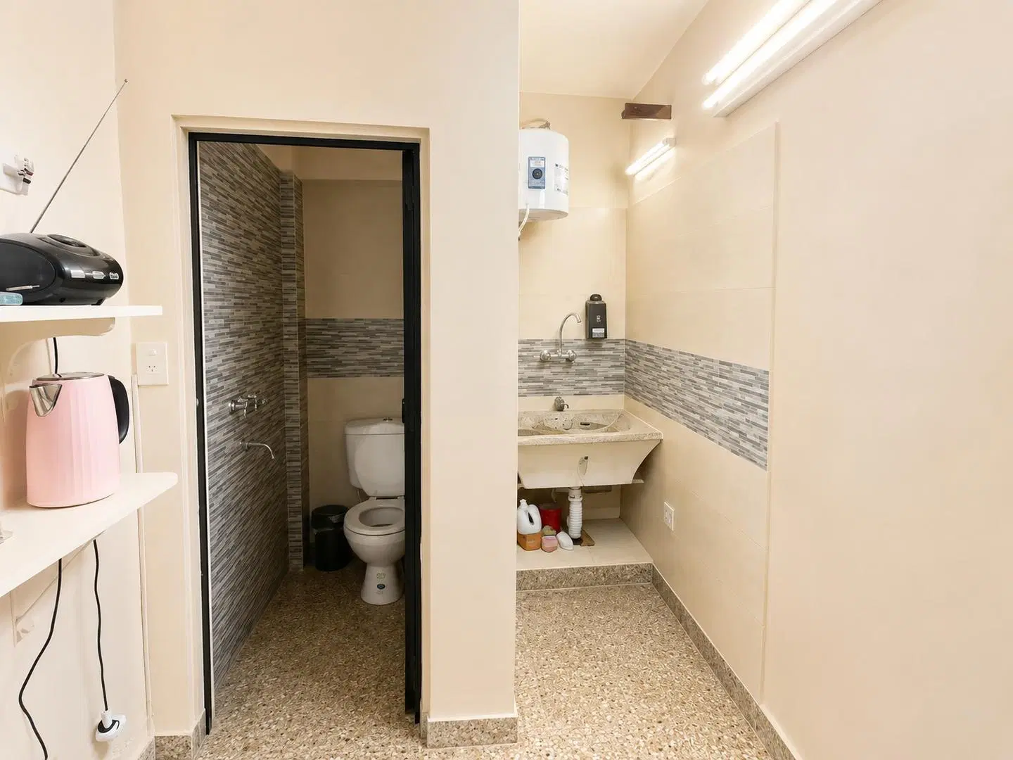 LOCAL CON DEPARTAMENTO 3 AMBIENTES EN QUILMES 1
