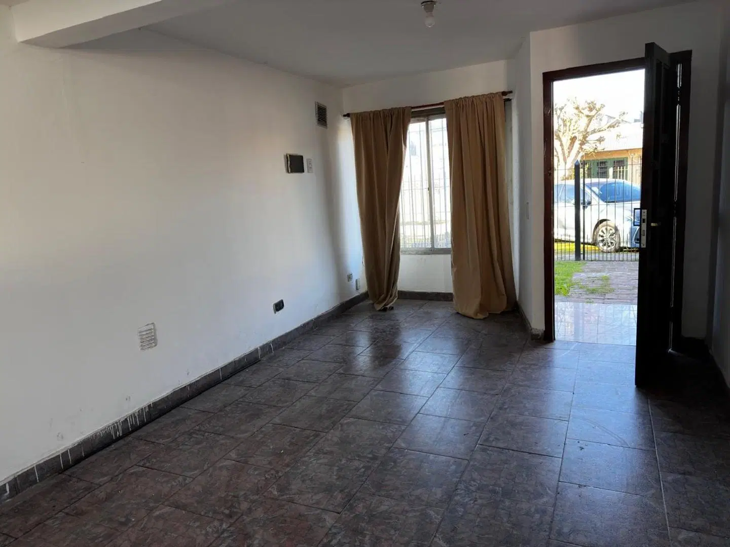 VENTA CASA 3 AMBIENTES FCIO. VARELA 5