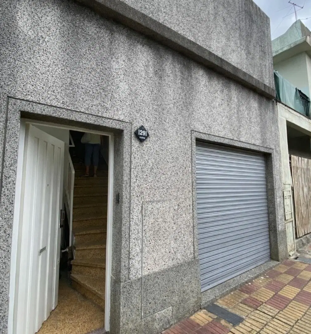 CASA 4 AMBIENTES CON LOCAL QUILMES OESTE 4