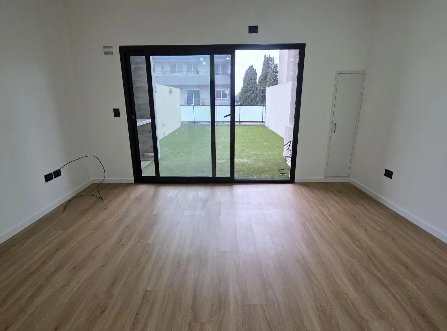 Venta departamento 2 amb con cochera Varela Centro 8