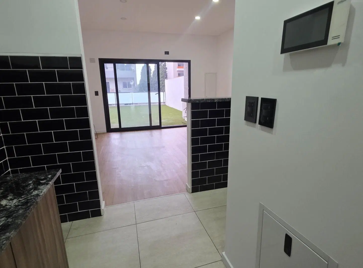 Venta departamento 2 amb con cochera Varela Centro 2