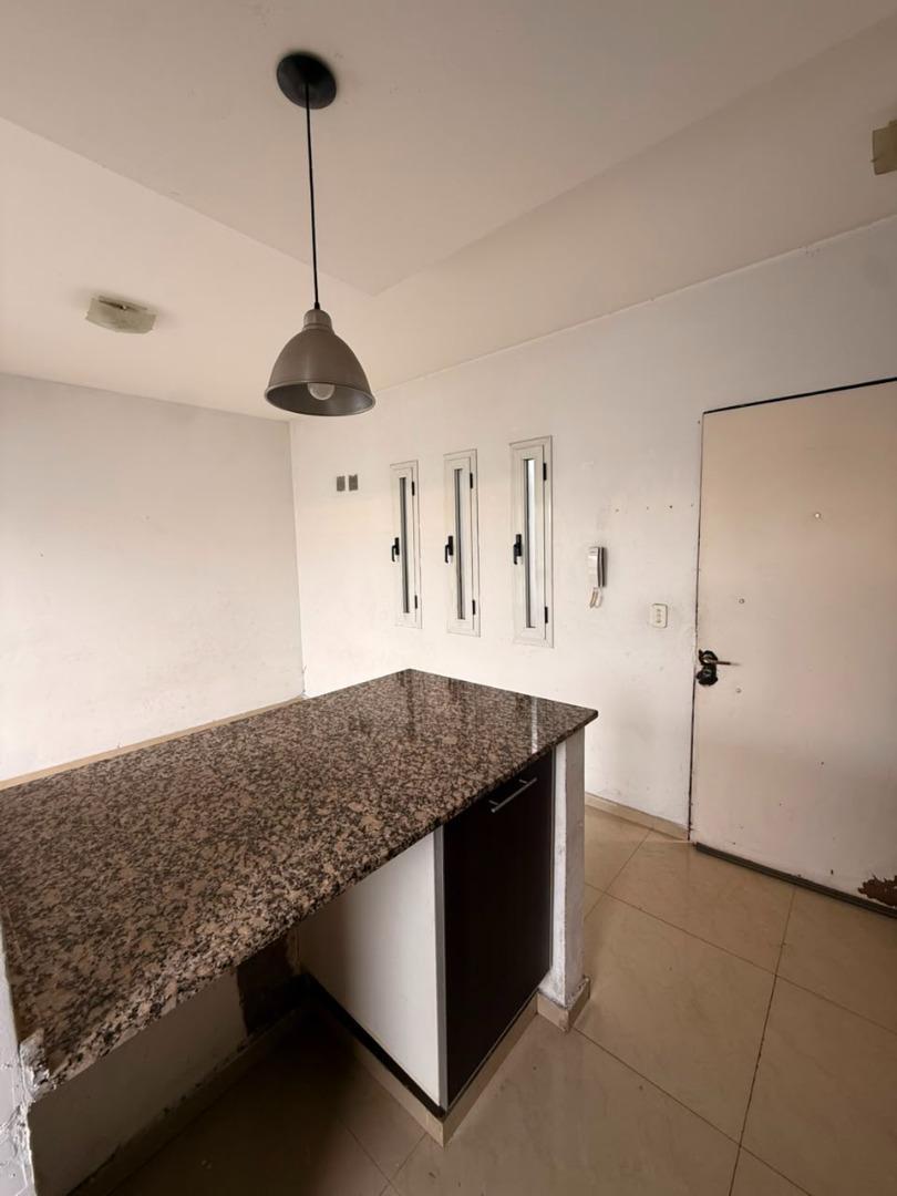 Foto de DEPARTAMENTO 2 AMBIENTES CON COCHERA SARANDI, imagen 1