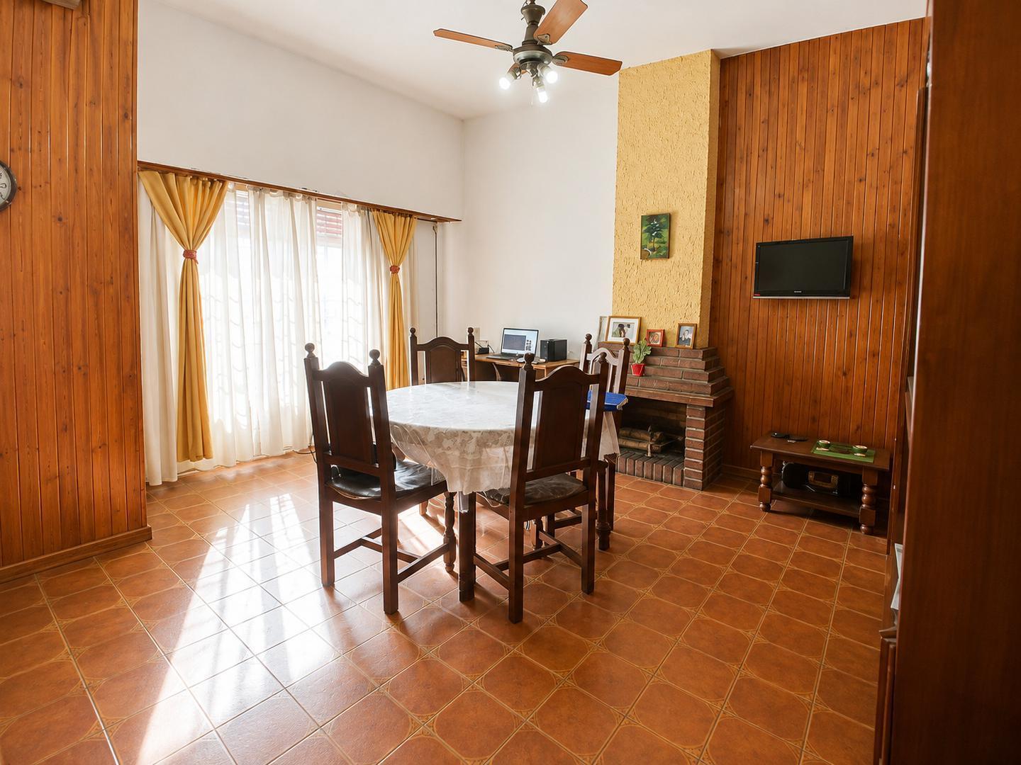 Foto de VENTA CASA 4 AMBIENTES DON BOSCO, imagen 2