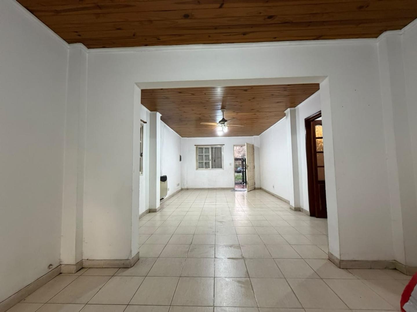 Foto de VENTA CASA 3 AMBIENTES EL PATO - BERAZATEGUI, imagen 2