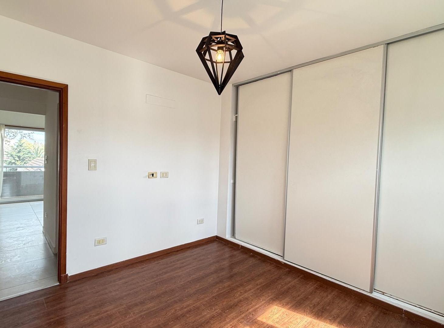 Foto de Alquiler de Depto de dos Amb con cochera Quilmes, imagen 2