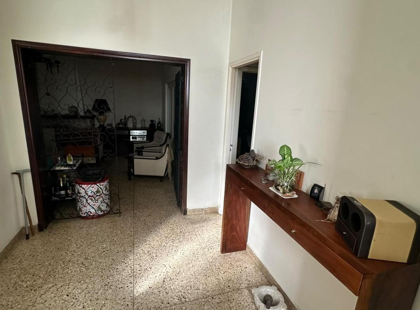 Foto de VENTA CASA 4 AMBIENTES BERNAL CENTRO, imagen 2