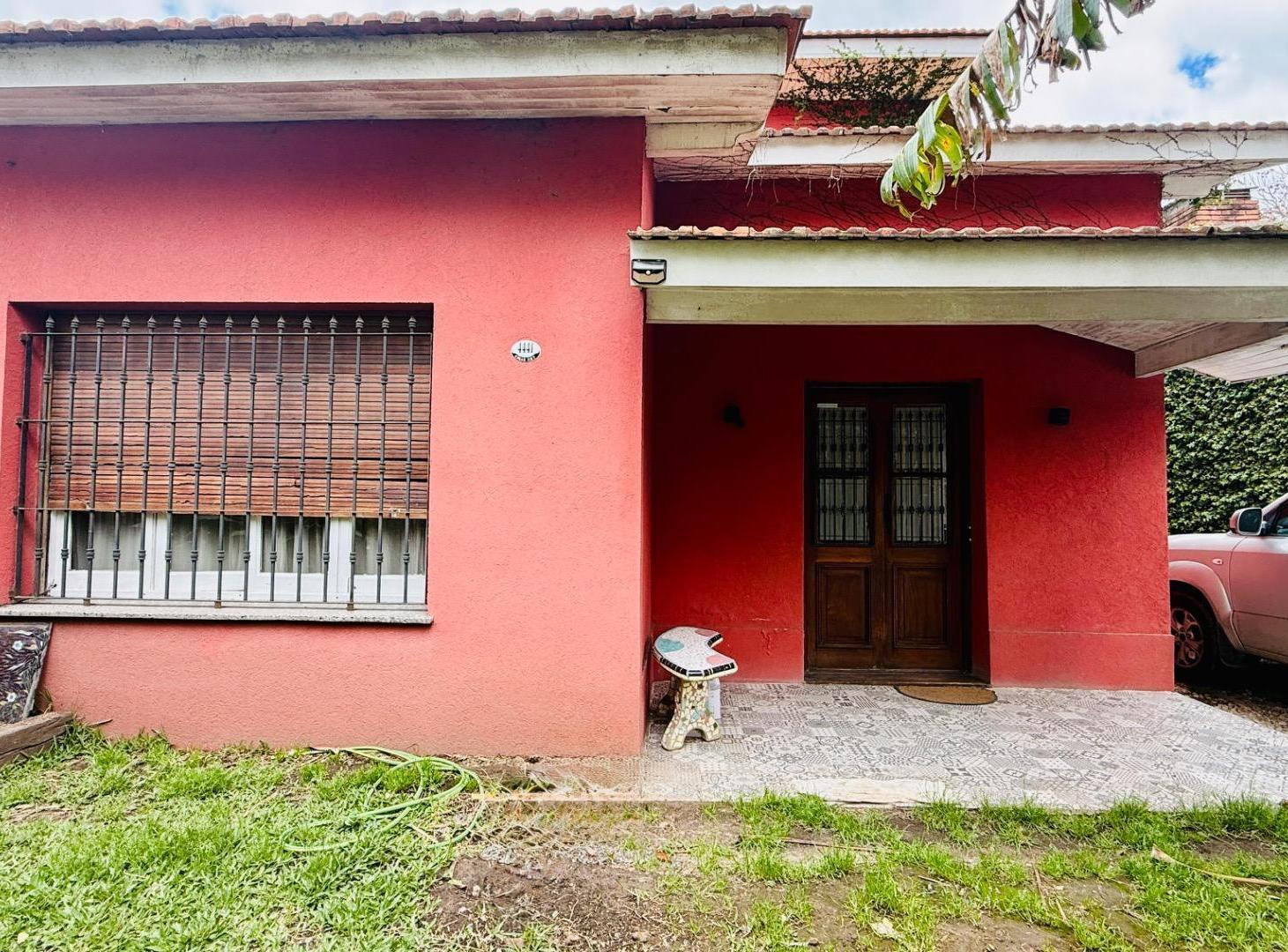 Foto de Venta de casa 4 Amb Quincho Pileta garage Quilmes Oeste, imagen 3
