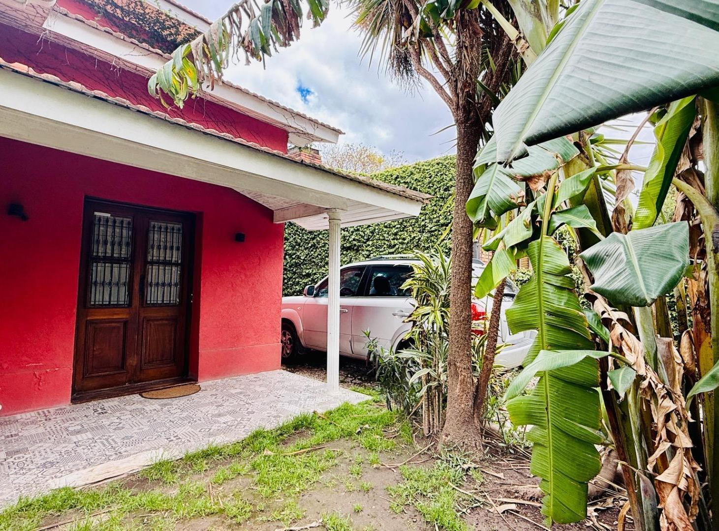 Foto de Venta de casa 4 Amb Quincho Pileta garage Quilmes Oeste, imagen 2