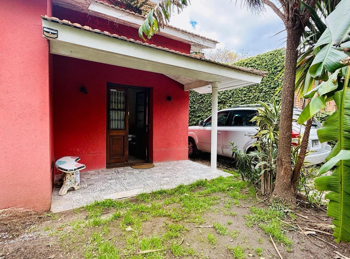 Foto de Venta de casa 4 Amb Quincho Pileta garage Quilmes Oeste, imagen 4