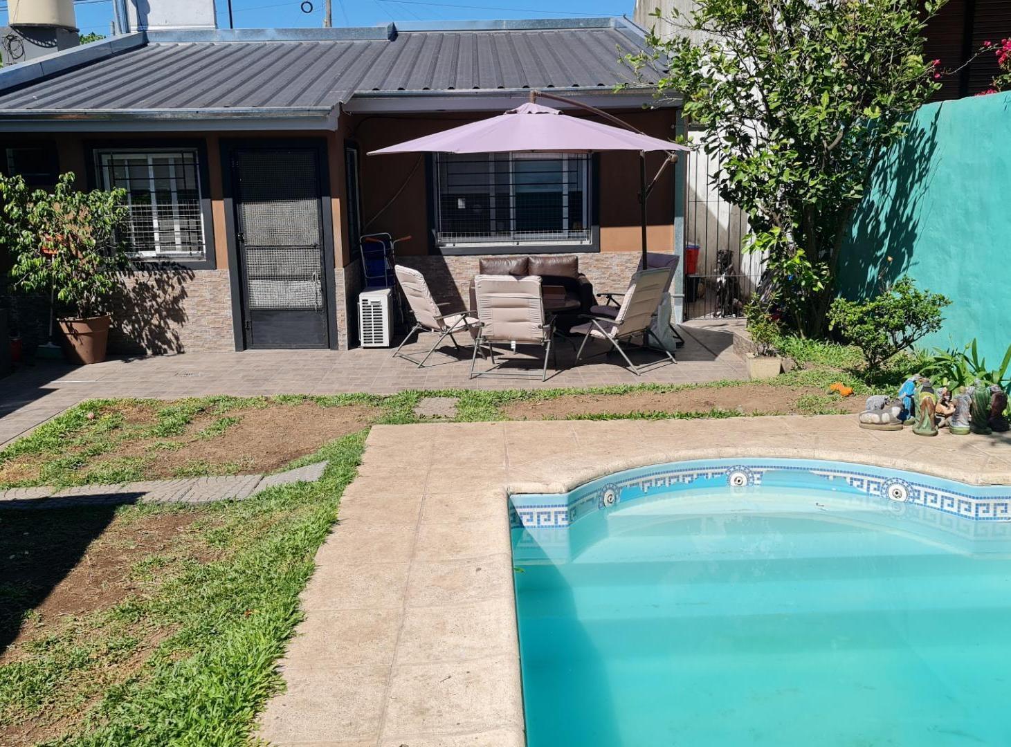 Foto de Venta Casa 3 Amb en Bernal, imagen 1