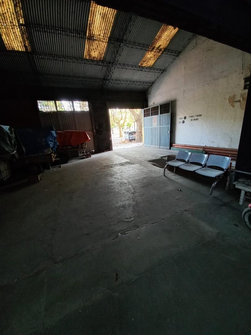 EDIFICIO COCHERAS EN VENTA  -  600 M2. -  LA PERLA