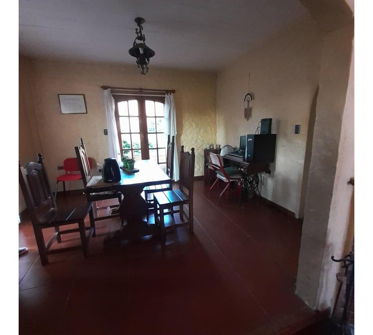 Chalet 6 Amb. en Tres Plantas - 234 m². - San Carlos 1