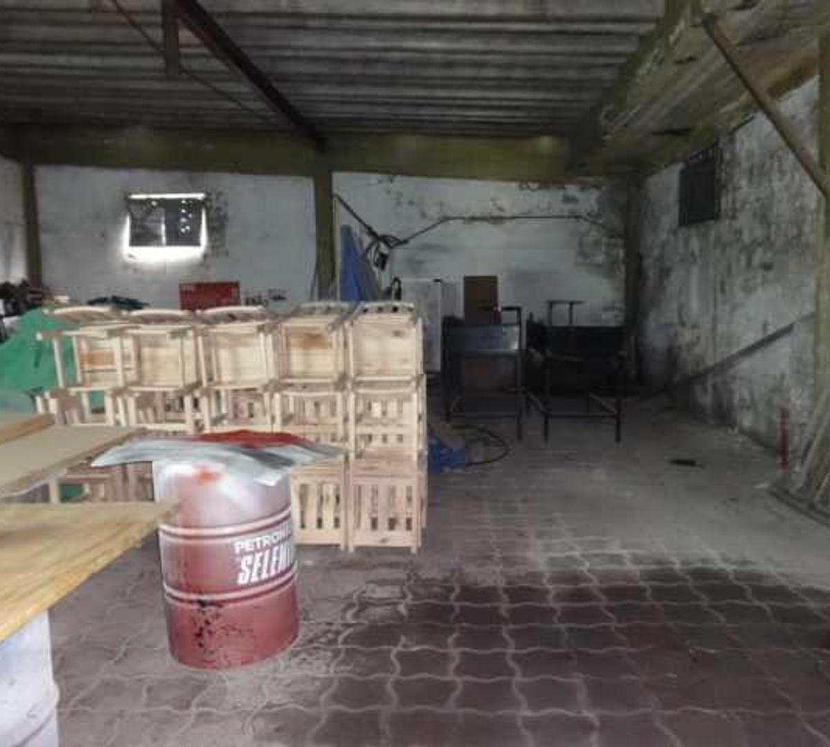 Galpon 220 m². - Zona 180 4