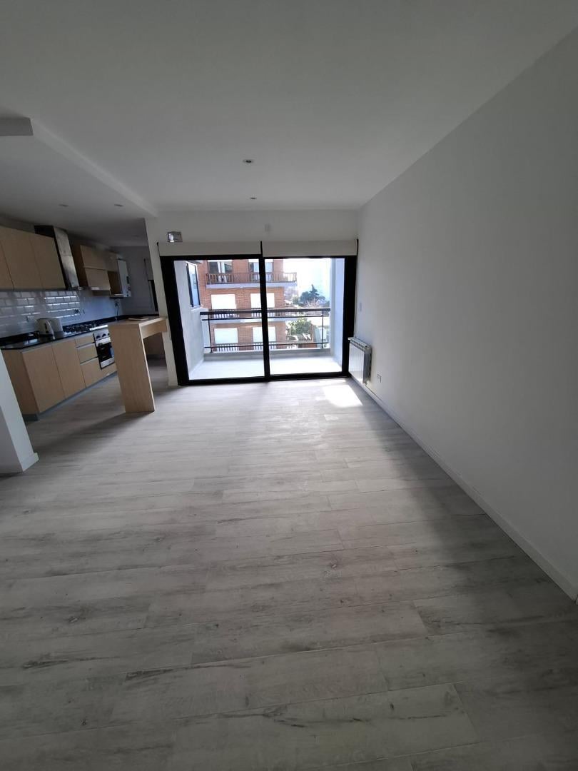 Foto de DTO. 2 AMB. 60 M2. AL FRENTE PLAZA MITRE, imagen 1