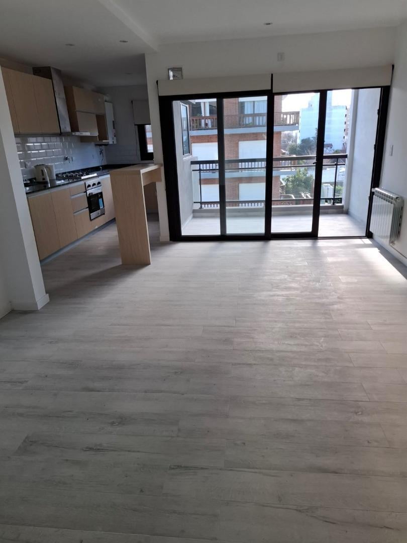 Foto de DTO. 2 AMB. 60 M2. AL FRENTE PLAZA MITRE, imagen 4