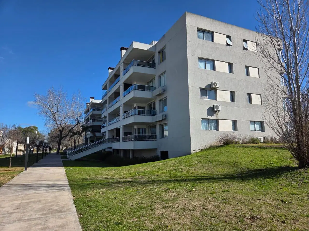 DEPARTAMENTO DE DOS AMBIENTES EN ALQUILER EN FINCAS DE HUDSON 2