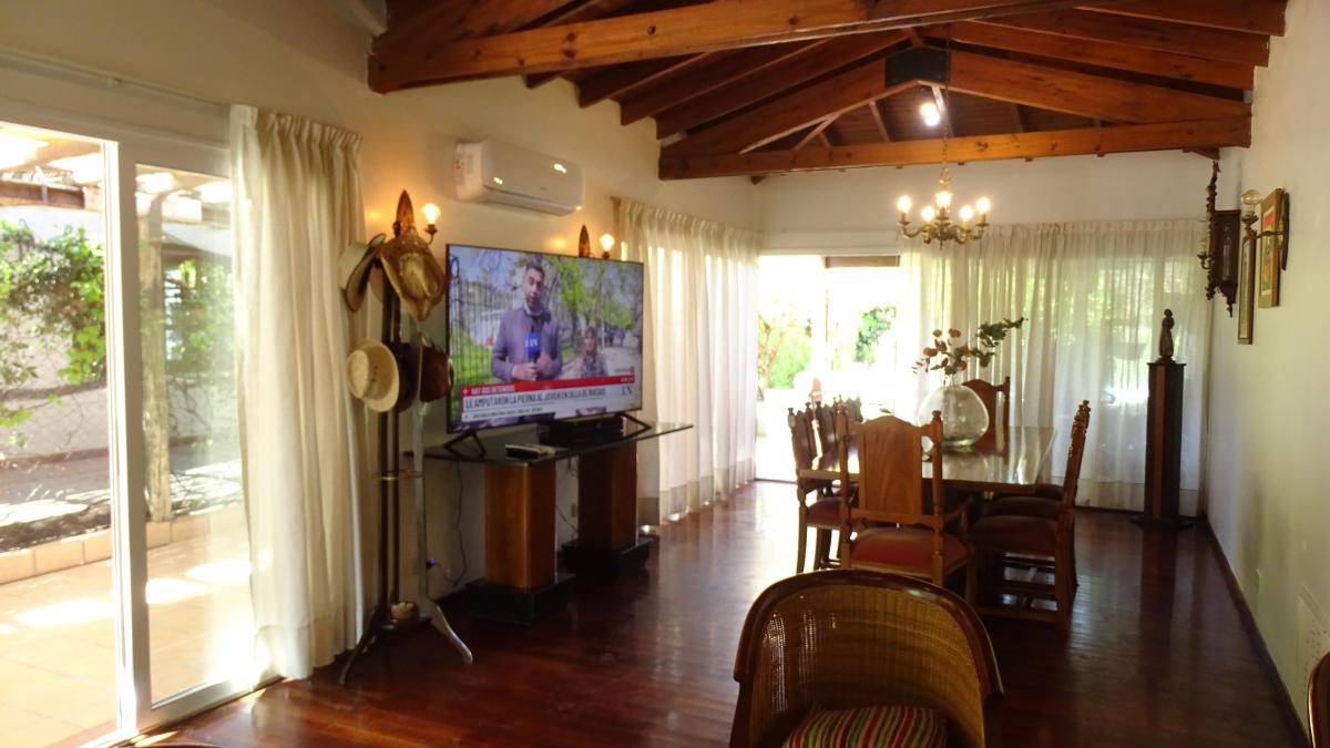 Excelente Casa a La Venta en Club de Campo Mendoza 2