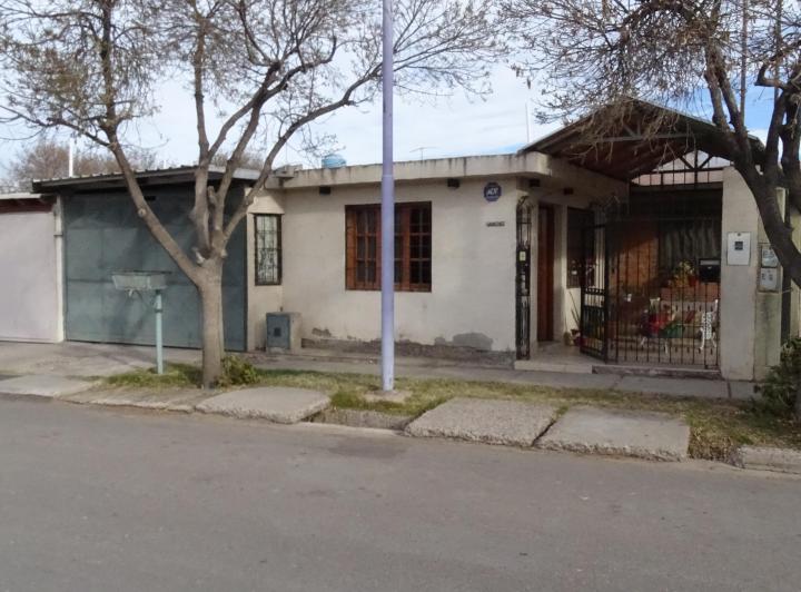Impecable casa a la VENTA en la Ciudad de Rivadavia. 1
