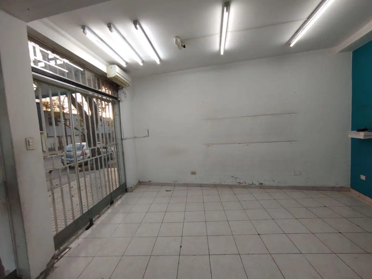 Alquiler de Local Comercial ubicación estratégica. Sexta Sección. Ciudad Capital 2