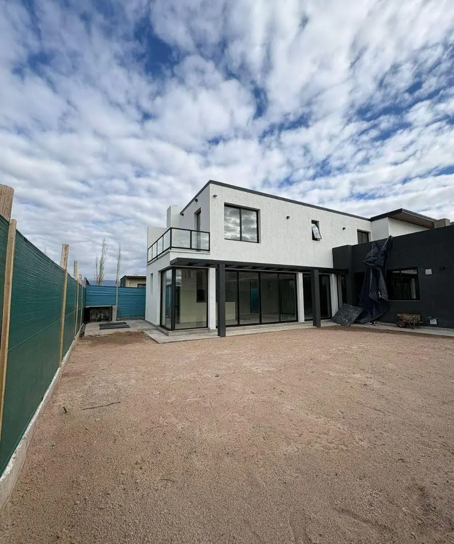 VENDO CASA EN BARRIO PRIVADO LUJAN DE CUYO 2