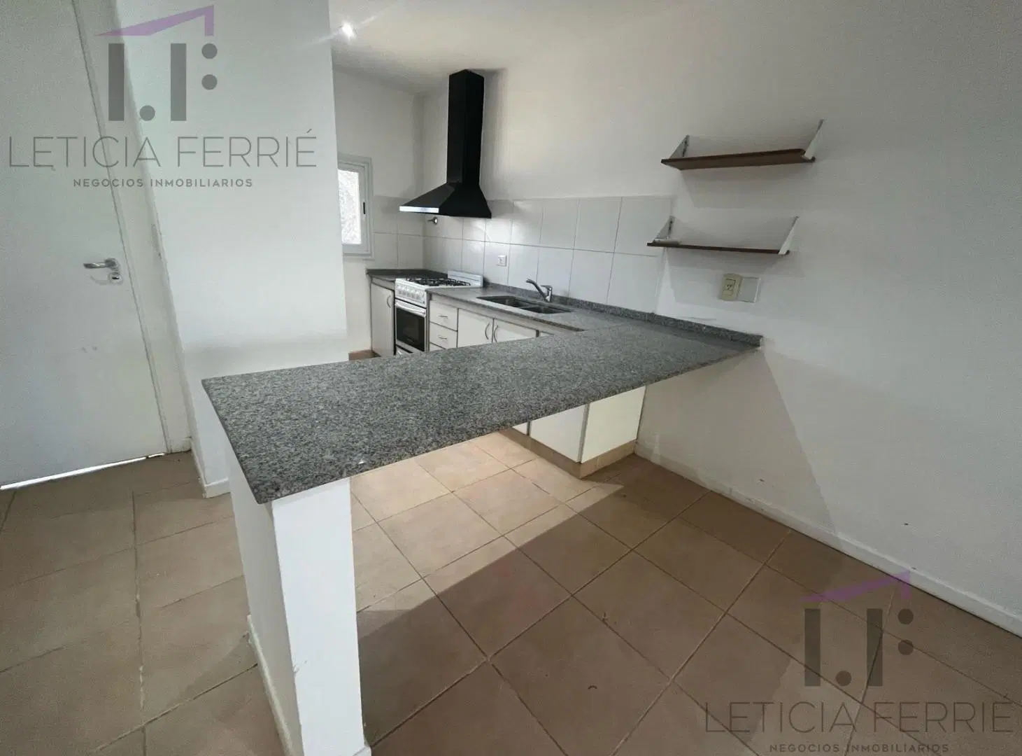 ALQUILER Departamento MONOAMBIENTE con jardín - La Madrugada II  - cochera techada - SEGURIDAD 24hs. 2