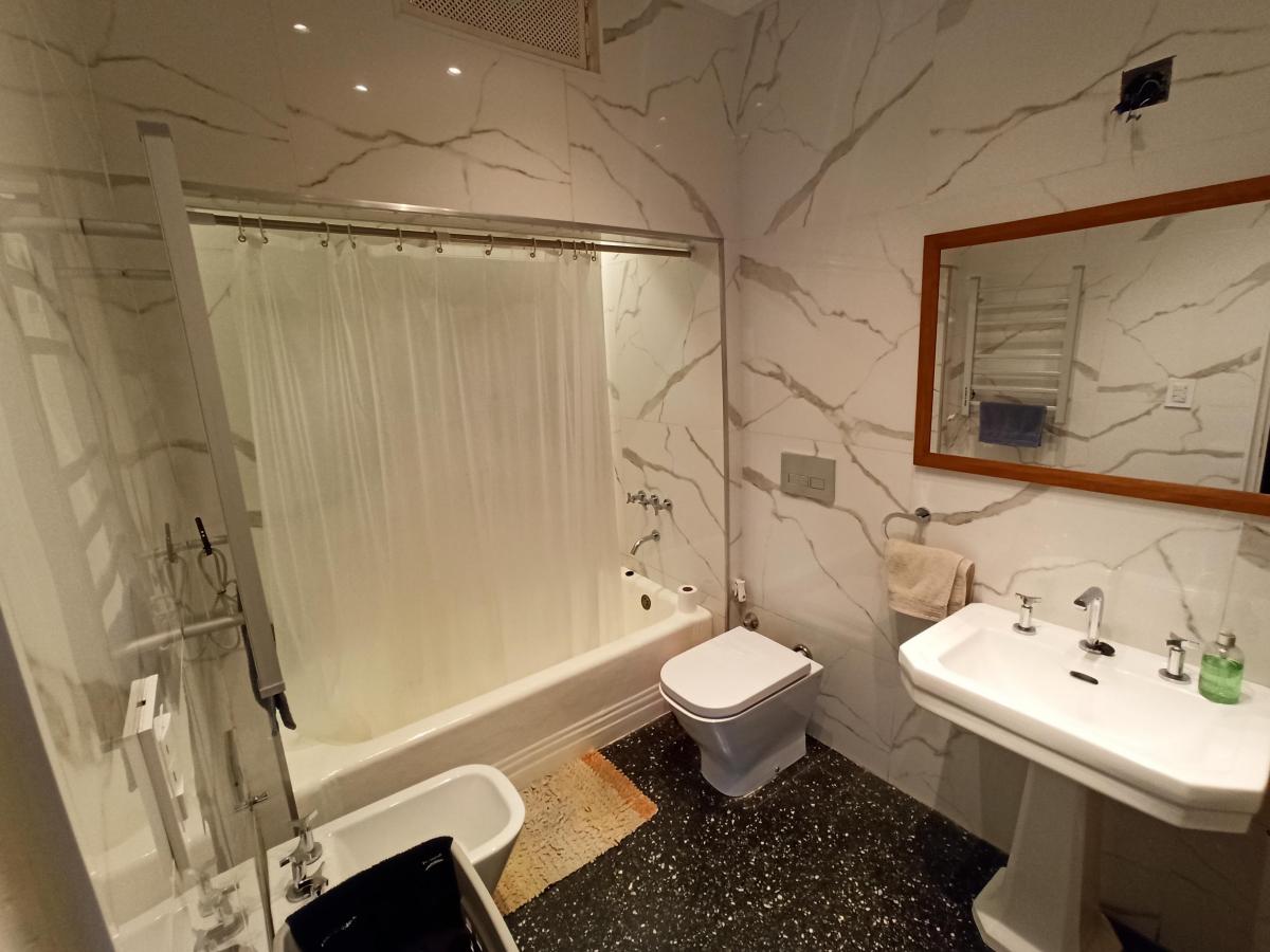 Venta PH Tipo Casa Muy Luminoso con Patio, Terraza y Parrilla 2