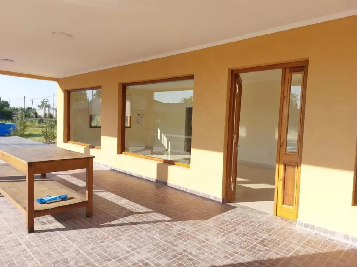 EXCELENTE CASA DE 3 DORMITORIOS CON PISCINA Y PARRILLA 5