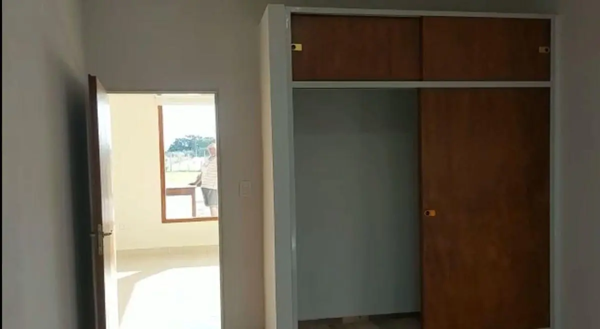 EXCELENTE CASA DE 3 DORMITORIOS CON PISCINA Y PARRILLA 4