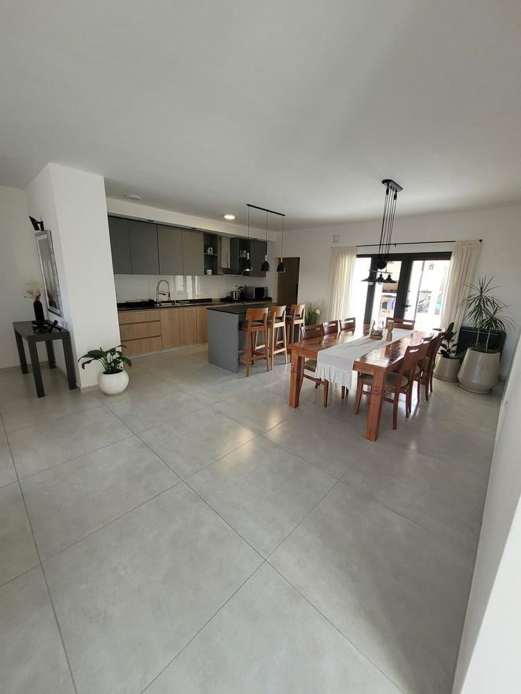 Hermosa Casa de 2 Dormitorios ubicada en Docta Avenida