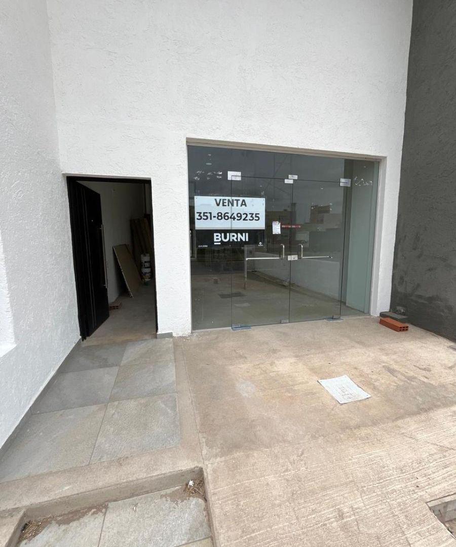 Local con oficina y baño privado en 1er piso! La mejor ubicación para tu local en Docta!