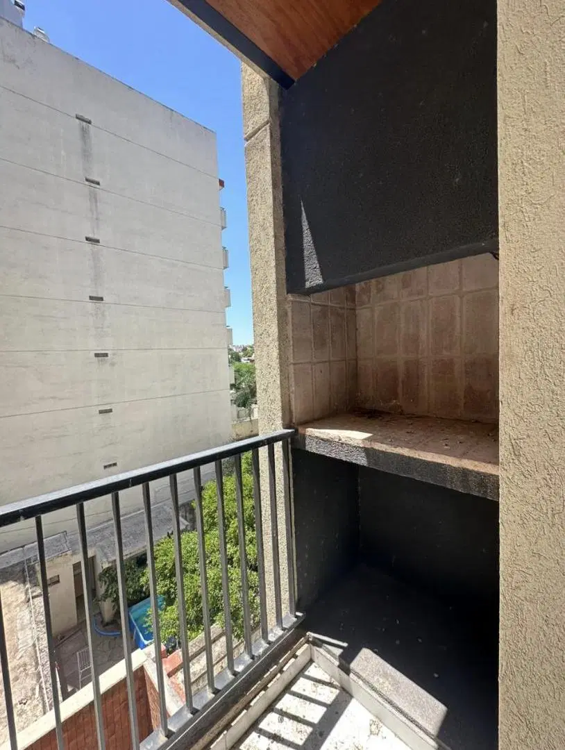 Venta departamento 2 dormitorios con balcón y asador en Barrio General Paz. 4