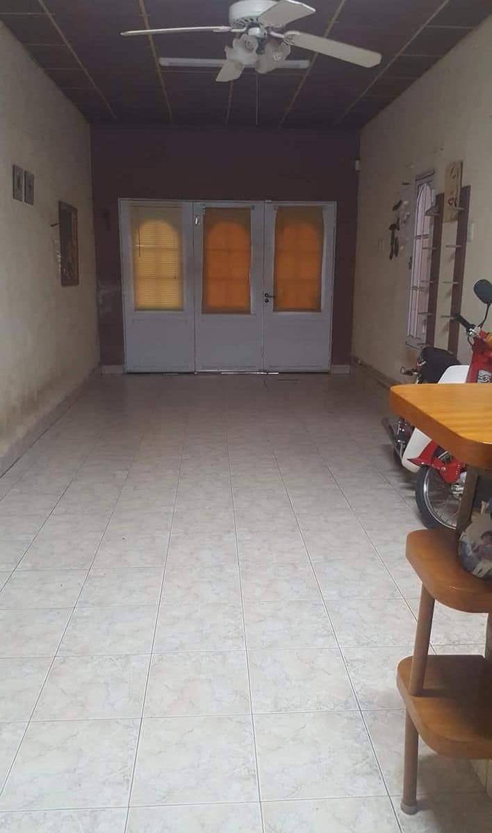 Casa Amplia + Local Comercial 1