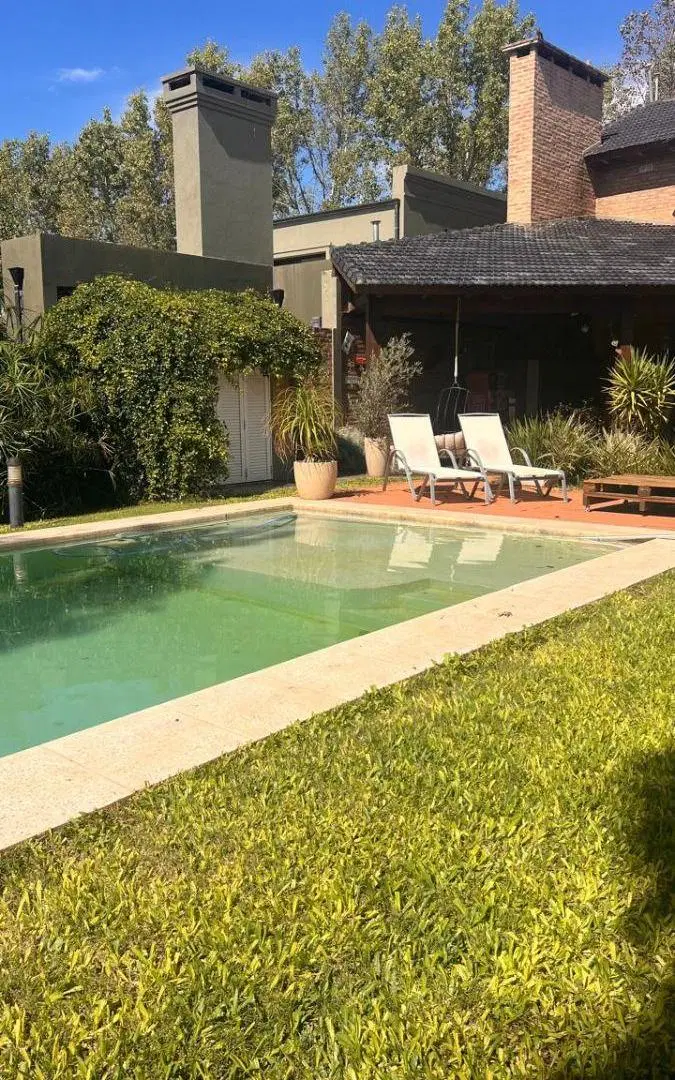 RAES EVOLUTION Vende Casa en Barrio Los Álamos del Aeroclub 8