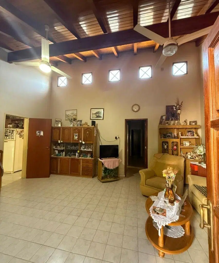 CASA EN VENTA BARRIO 9 DE JULIO 4