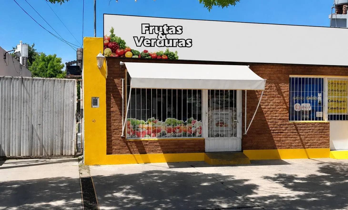 venta Local comercial + 2 departamentos internos. 3