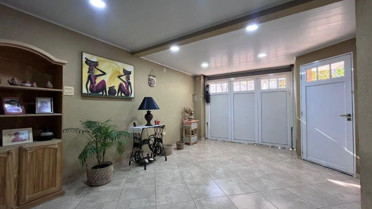 VENTA CASA 3 DORMITORIOS CON PATIO BARRIO ¨AMANCAY¨ 5