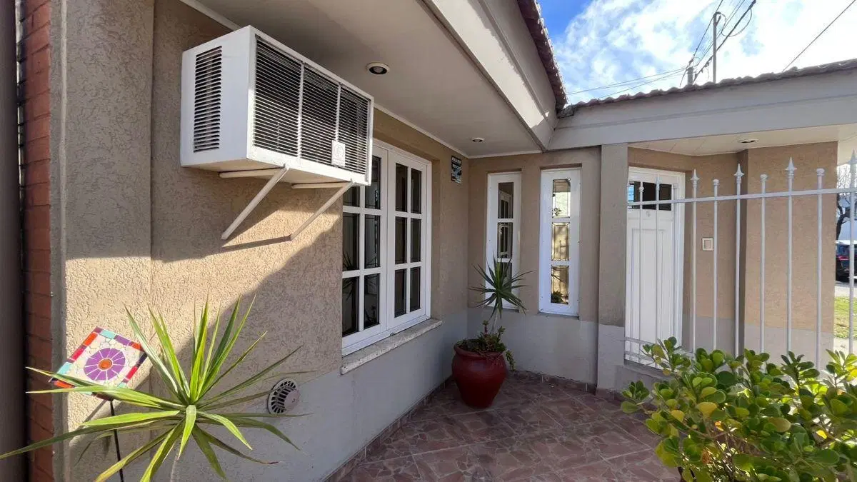 VENTA CASA 3 DORMITORIOS CON PATIO BARRIO ¨AMANCAY¨ 2