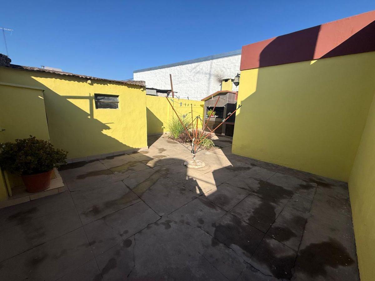 RAES VENDE CASA DE 2 DORMITORIOS EN BARRIO VILLA ROSAS