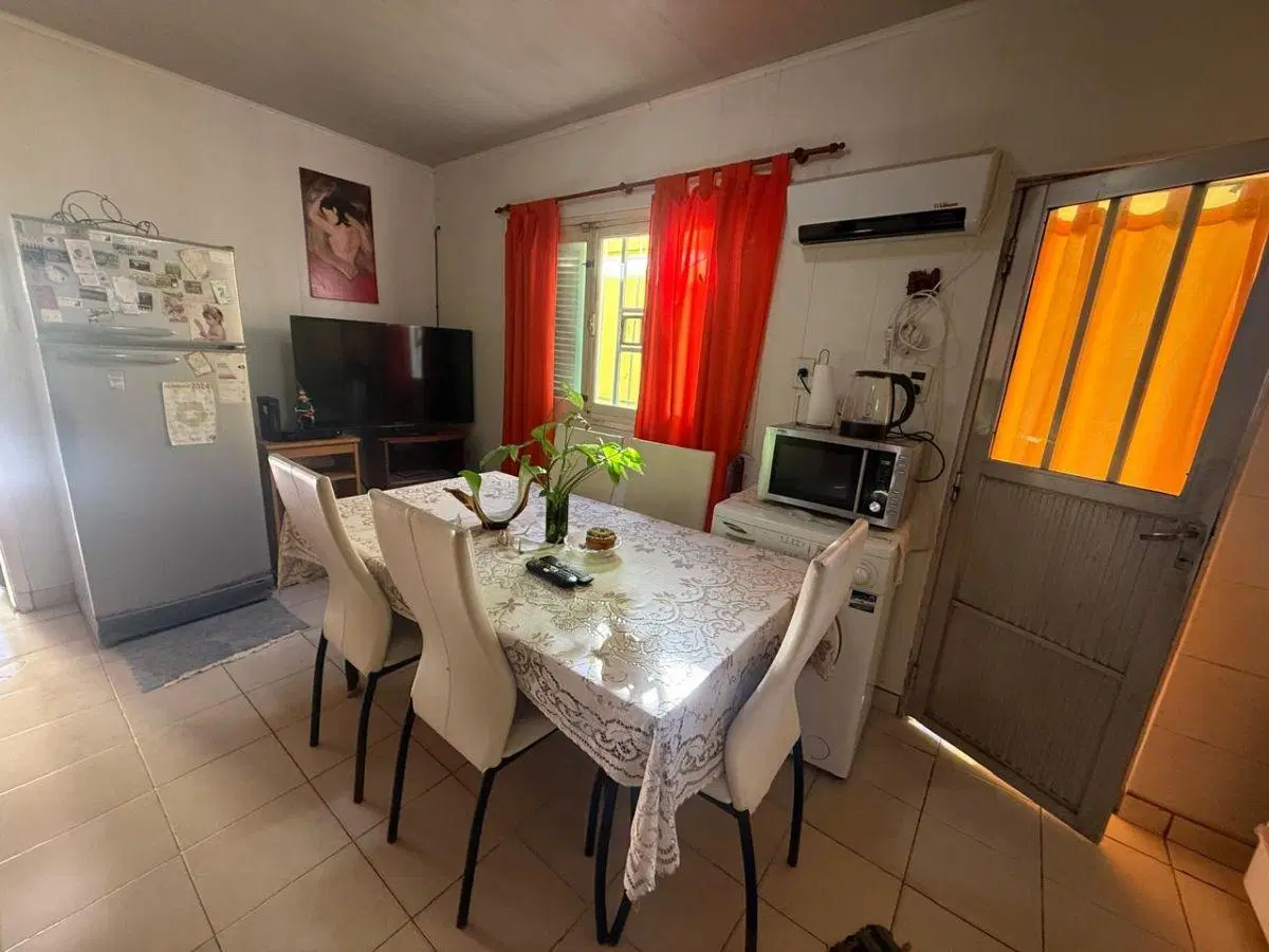 RAES VENDE CASA DE 2 DORMITORIOS EN BARRIO VILLA ROSAS 1