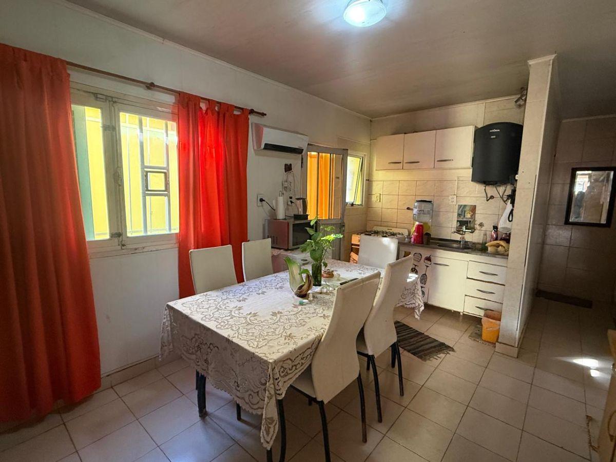 RAES VENDE CASA DE 2 DORMITORIOS EN BARRIO VILLA ROSAS