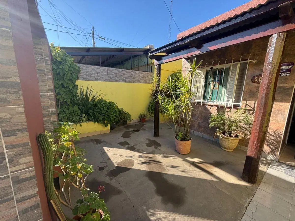 RAES VENDE CASA DE 2 DORMITORIOS EN BARRIO VILLA ROSAS 4